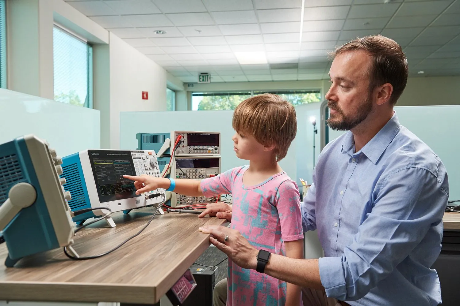 2TEST начинает поставки новых генераторов сигналов произвольной формы Tektronix AFG31000