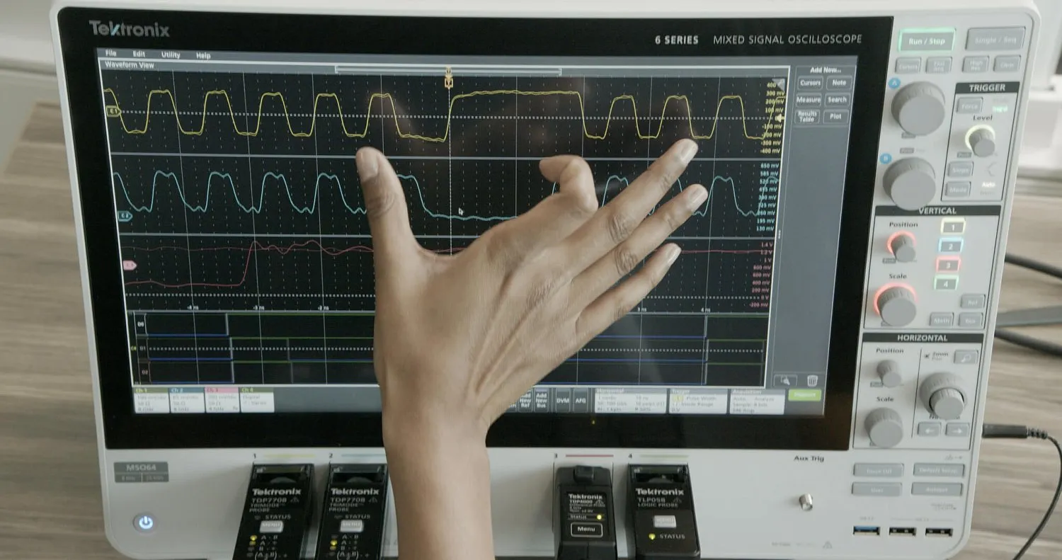 2TEST начала поставки в России нового скоростного осциллографа Tektronix MSO 6