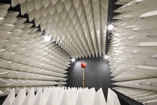 Компактная гибридная камера для определения устойчивости к воздействию излучения