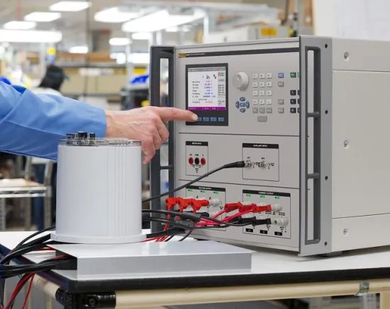 Трехфазный калибратор электрической мощности 6003A