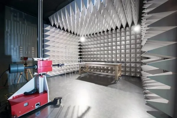 Компактная гибридная камера для испытаний на ЭМС в соответствии со специальным назначением