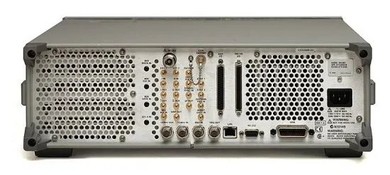 Векторный генератор сигналов ESG Keysight (Agilent) E4438C