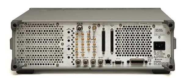 Векторный генератор сигналов ESG Keysight (Agilent) E4438C