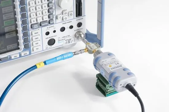 Опорный источник ВЧ сигнала 27 ГГц с низким фазовым шумом 96270A