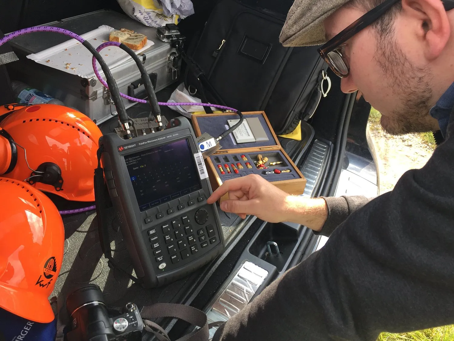 2TEST поставляет ручные анализаторы СВЧ Keysight FieldFox с анализом коэффициента шума в полевых условиях