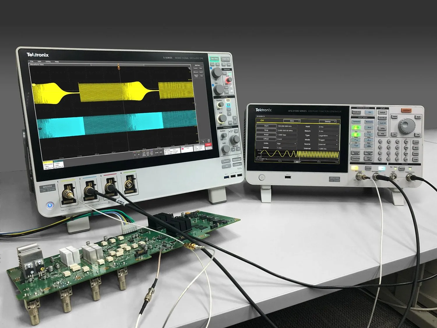 2TEST начинает поставки новых генераторов сигналов произвольной формы Tektronix AFG31000