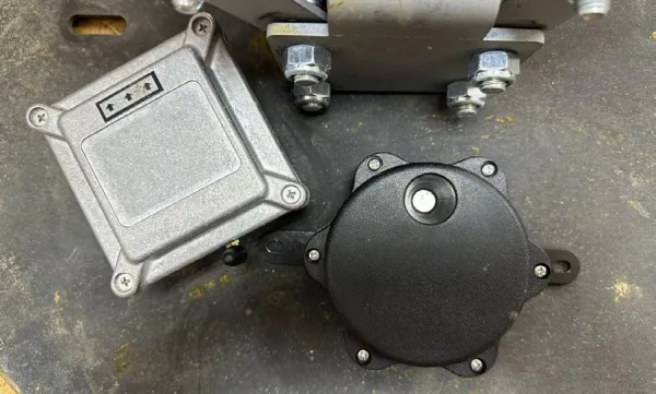 Датчики контроля вскрытия канализационных люков