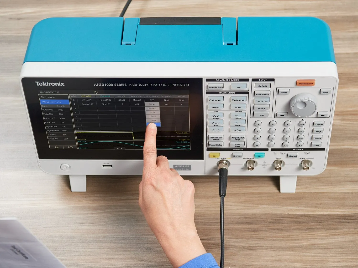 2TEST начинает поставки новых генераторов сигналов произвольной формы Tektronix AFG31000
