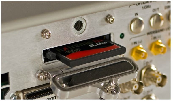 Векторный генератор сигналов PSG Keysight (Agilent) E8267D Векторный генератор сигналов PSG Keysight (Agilent) E8267D