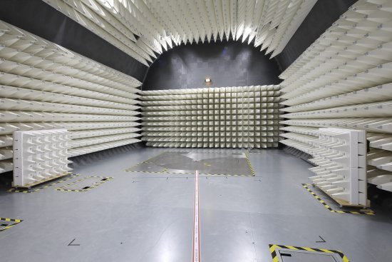 Полубезэховая камера Полубезэховая камера