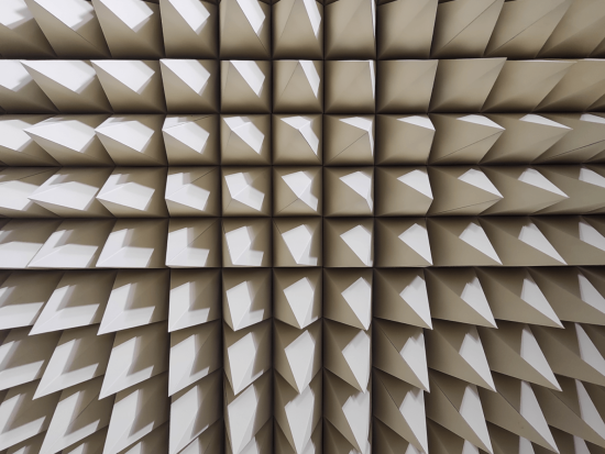 Широкополосный радиопоглощающий материал пирамидального и плоского типа Широкополосный радиопоглощающий материал пирамидального и плоского типа