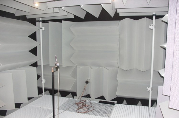 Полностью заглушенная (безэховая) акустическая камера IAC-FAR-3745