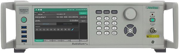 2TEST представляет новейшую линейку генераторов сигналов Anritsu Rubidium, обеспечивающих высочайшую спектральную чистоту и стабильность выходного сигнала в диапазоне частот от 9 кГц до 43,5 ГГц