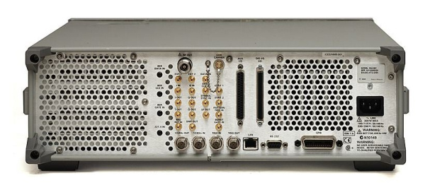 Векторный генератор сигналов ESG Keysight (Agilent) E4438C Векторный генератор сигналов ESG Keysight (Agilent) E4438C