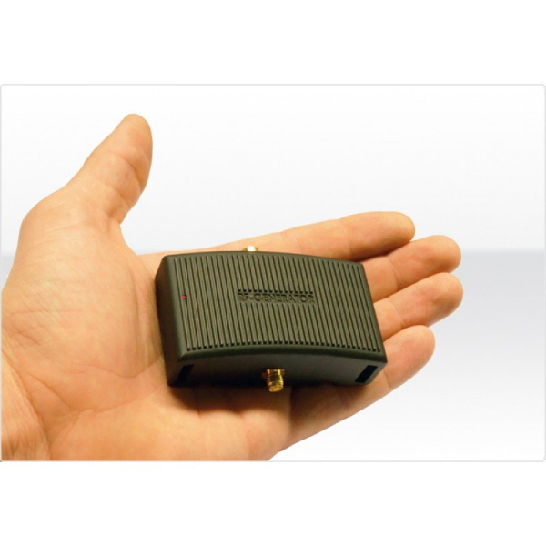Портативный USB-генератор сигналов 35 МГц – 4,4 ГГц Портативный USB-генератор сигналов 35 МГц – 4,4 ГГц