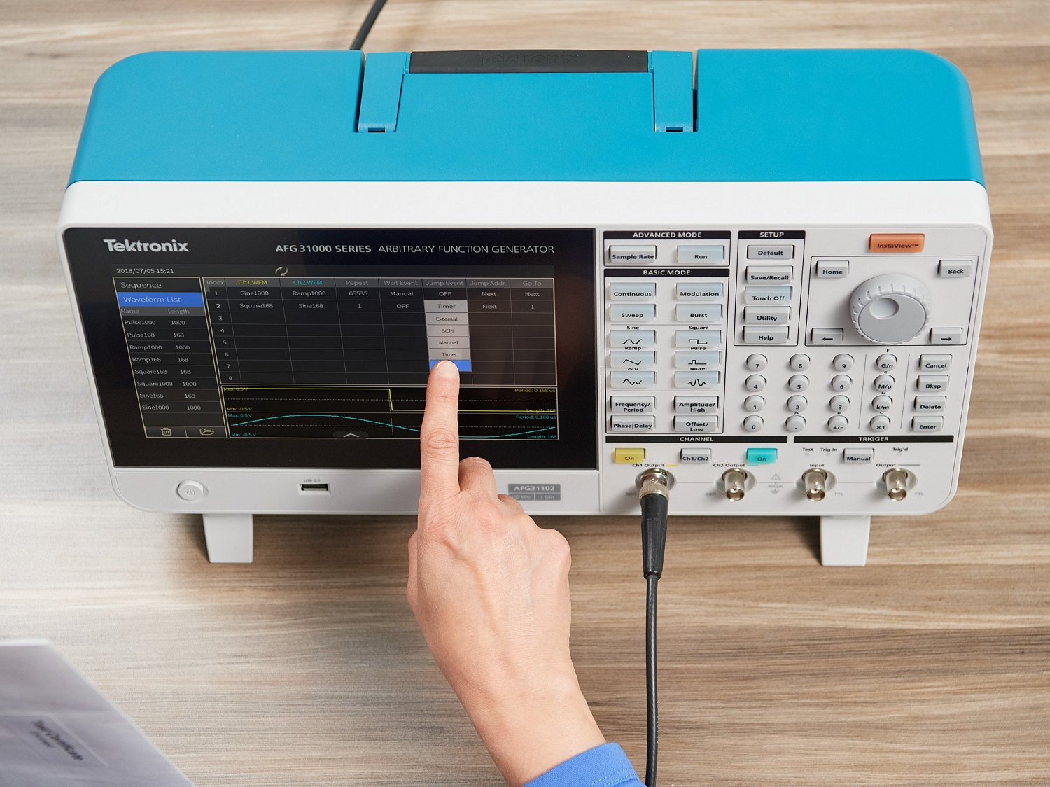 2TEST начинает поставки новых генераторов сигналов произвольной формы Tektronix AFG31000