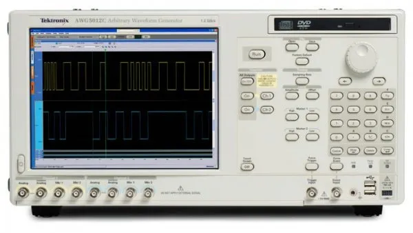 Генератор сигналов произвольной формы Tektronix AWG5000